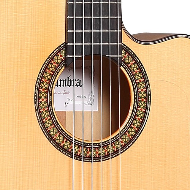 alhambra-guitarras-7-fc-ct-e2-guitare-flamenco-lectro-acoustique-cypr-s image 3