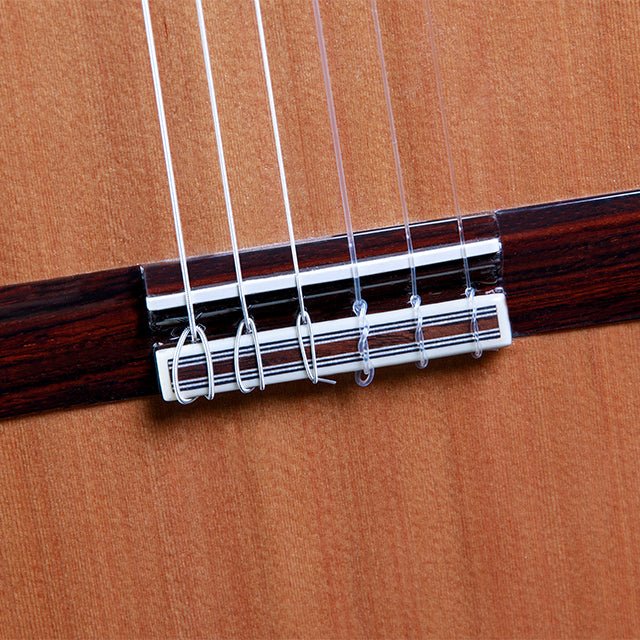 alhambra-guitarras-6-olivo-guitare-classique-table-c-dre-fond-olivier image 4