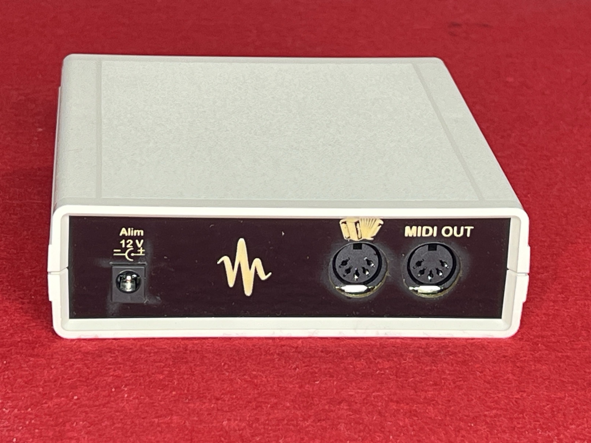 maugein-boitier-d-alimentation-midi-essentiel-et-performance image 1